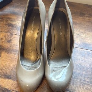 Bandolino Cream Heels Classic Medium Pumps